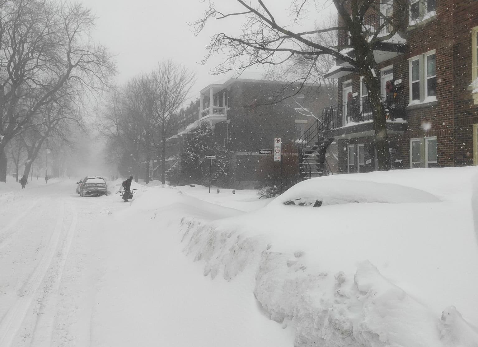 Une nouvelle tempête de neige paralyse Montréal et le Québec